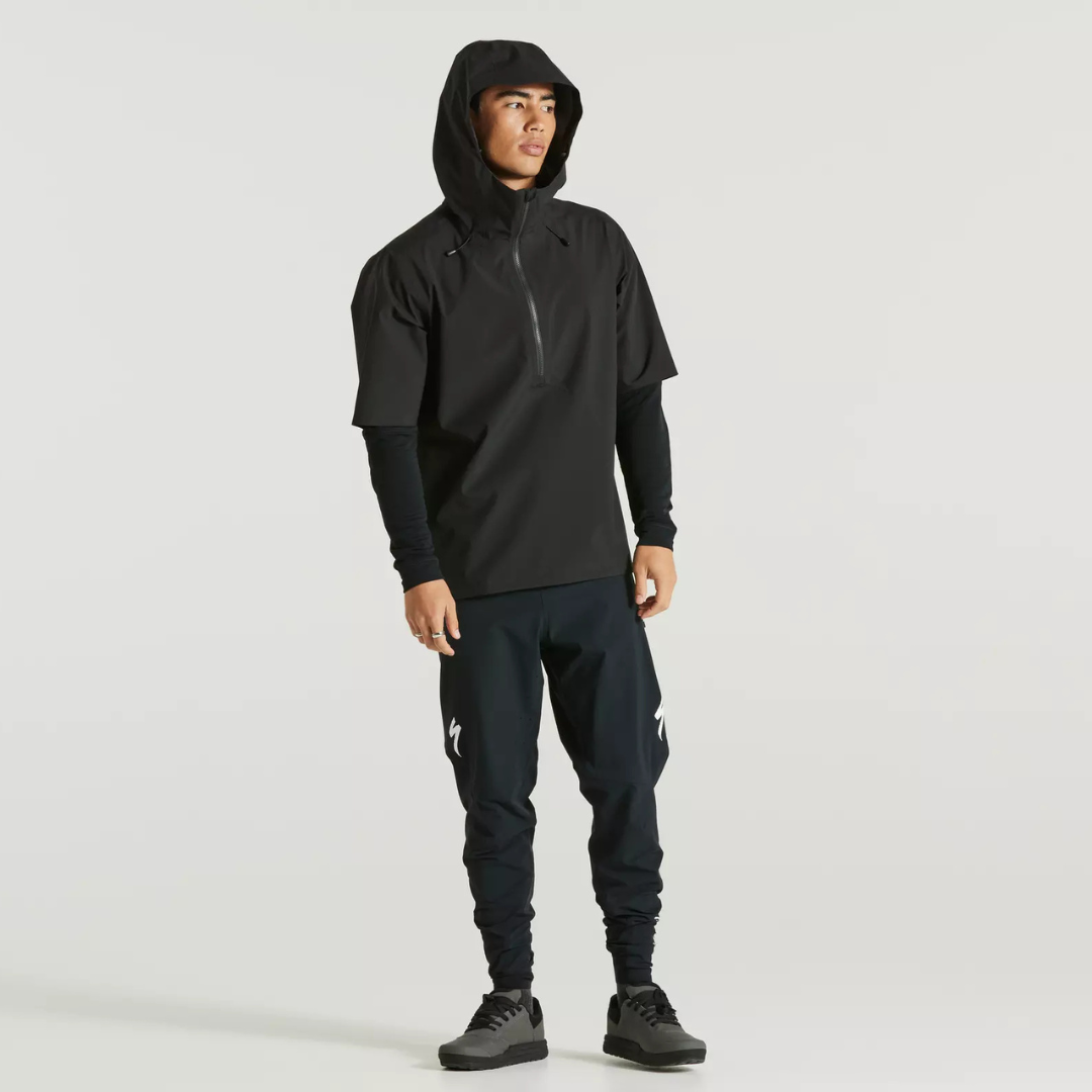 64421-910_APP_TRAIL-SERIES-RAIN-ANORAK-SS-BLK-M_HERO