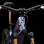95224-00_LEVO-SW-CARBON-G4-GCLMET-REDPRL-BLKPRL_RDSQ-DARK (3)