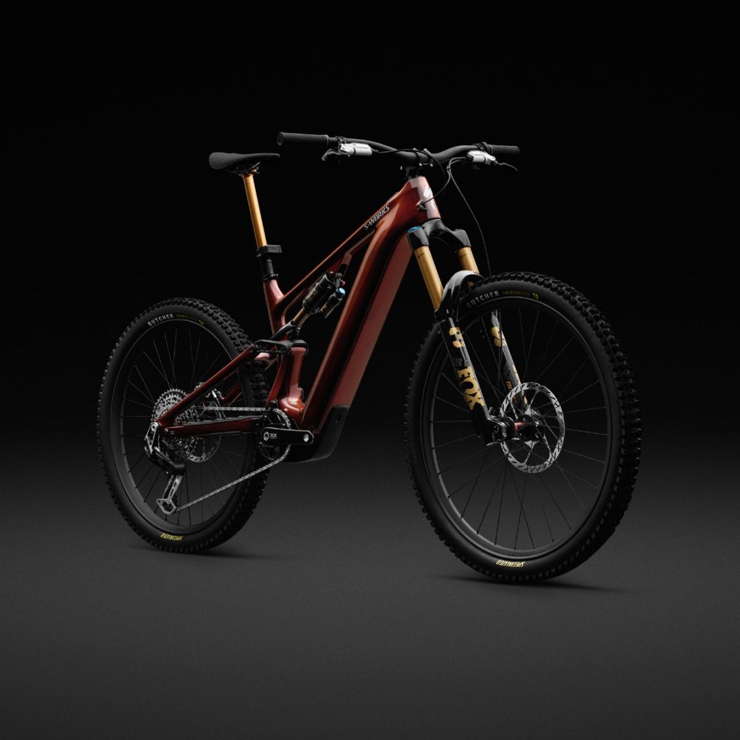 95224-01_LEVO-SW-CARBON-G4-REDPRL-BLK-METWHTSIL_FDSQ-DARK