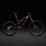 95224-01_LEVO-SW-CARBON-G4-REDPRL-BLK-METWHTSIL_FDSQ-DARK