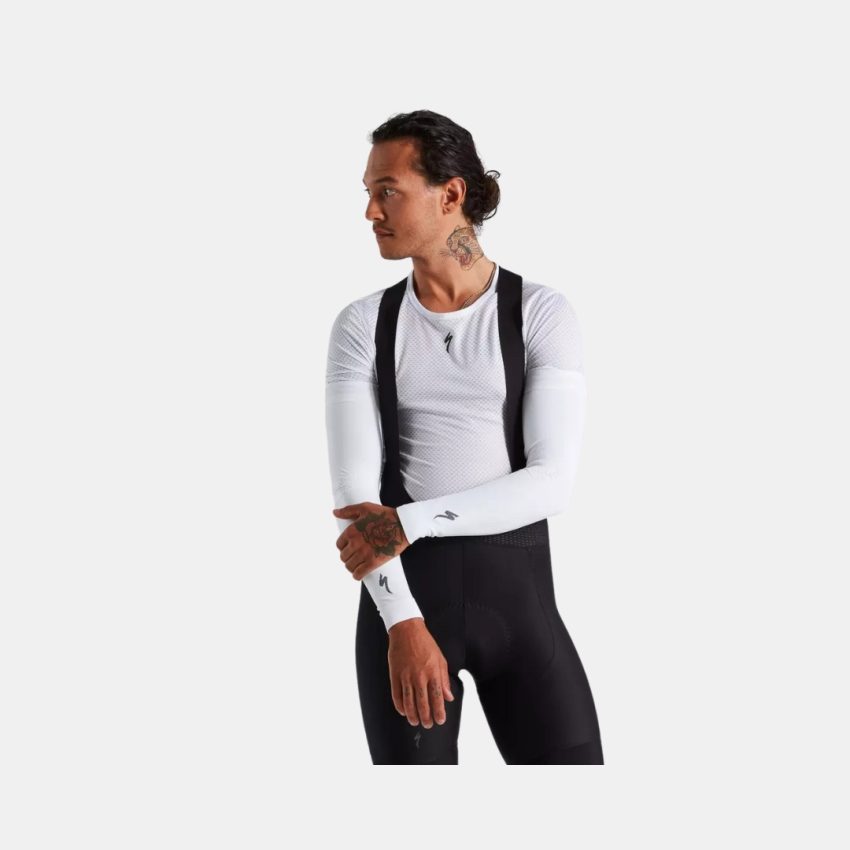 64322-511_APP_SEAMLESS-UV-ARM-COVER-WHT-M-L_HERO
