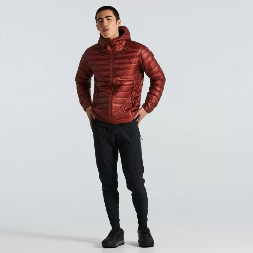65423-022_APP_PACKABLE-DOWN-JACKET-MEN-RSTDRED_HERO