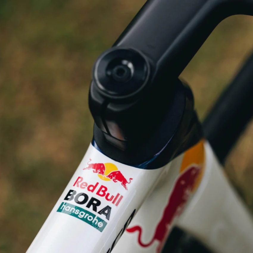 74925-23_TARMAC-SL8-TEAM-REPLICA-RB-BORA-WHITE_HERO-PDP_1200x800